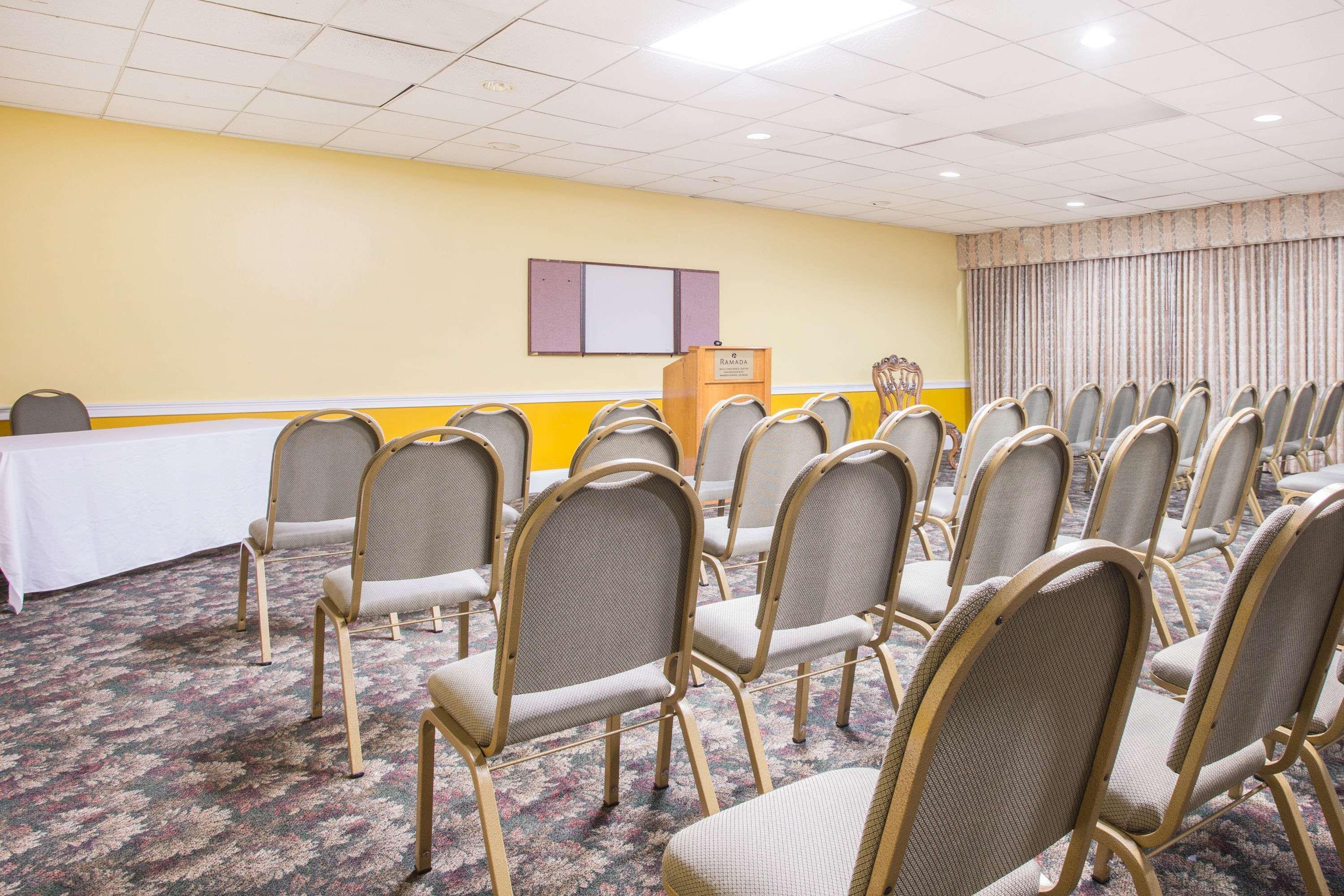 Ramada By Wyndham & Suites Warner Robins Luaran gambar
